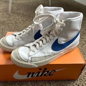 Nike White and Blue Blazer 9.5 Mid 77